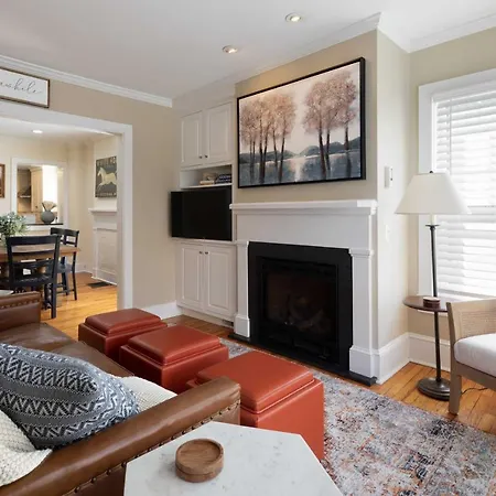 Charming Brooke House With Patio - In Town! Villa